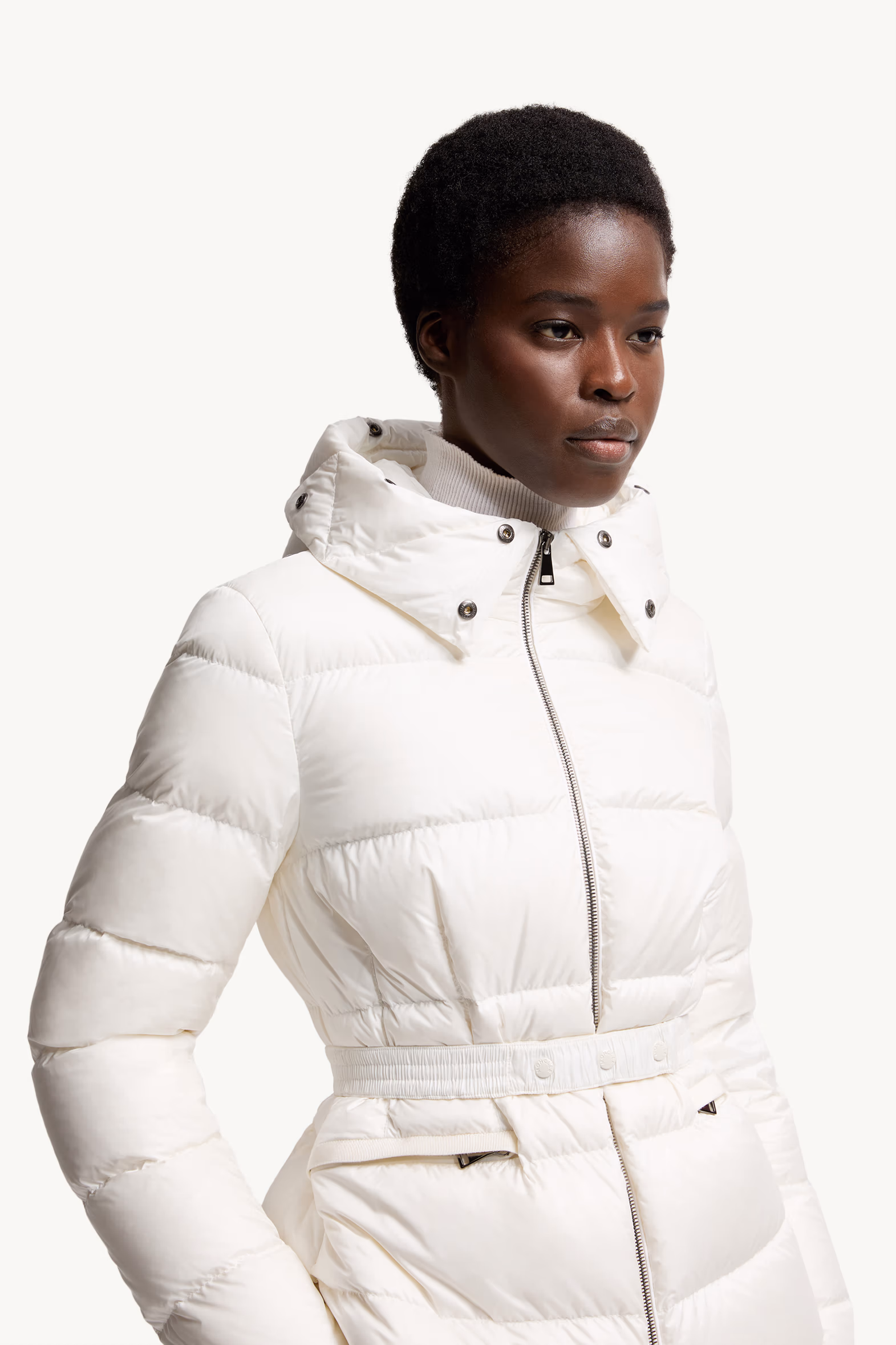 Plumífero corto con capucha y ribete de lana de oveja joven Boed Mujer Blanco Moncler 6